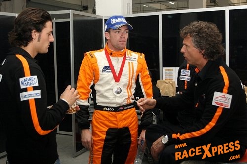 Robert Doornbos in overleg met Jan Lammers en Dennis Retera